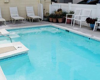 Cutty Sark - וירג'יניה ביץ' - בריכה