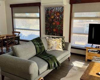 Daysend Cottages - Merrijig - Living room