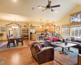 Tj's Mountain Haus By Casago Mccall - Donerightmanagement - McCall - Huiskamer