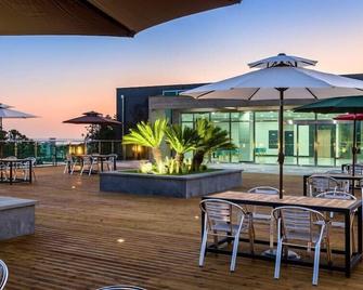 Seogwipo Worldcup Resort - סאוגוויפו - פטיו