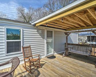 Peaceful Supply House about 2 Mi to Holden Beach! - Supply - Balcony