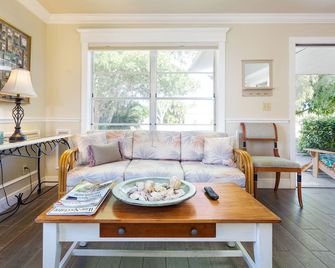 Home by Beach 6 - Beachwalk - Naples - Living room