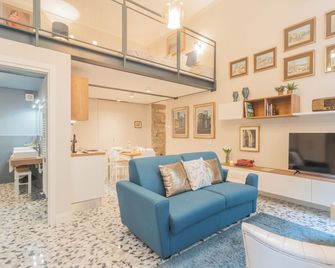 Cinque Giornate 70 Suites by Rent All Como - Como - Living room