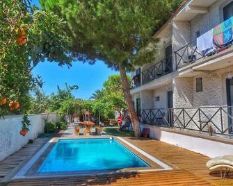 Ihlamur Alacati Butik Otel - Cesme - Piscina