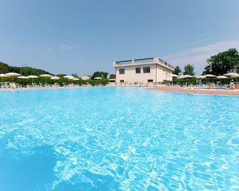 Santa Costanza by Interhome - San Vincenzo - Piscina