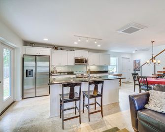 2-Story Cape Canaveral Home: Walk to Public Beach! - Cape Canaveral - Kitchen