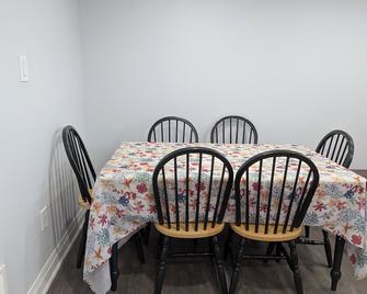 Heart of the city, comfortable short and long stay - Whitby - Dining room