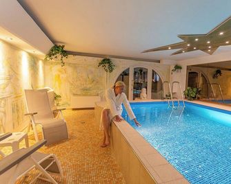 Hotel Im Schwedischen Hof - Binz - Pileta