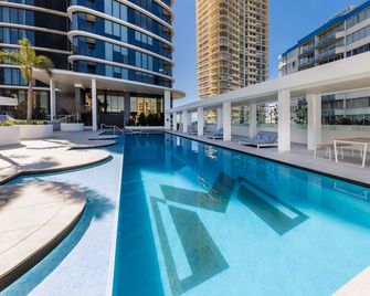 Meriton Suites Surfers Paradise - Surfers Paradise - Pool