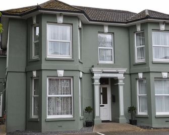 Newport Lodge - Southampton - Building