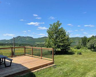 Chalet Vue sur l'Orignal magnificent mountain views 5 minutes from the slopes - Lac Etchemin - Balcon