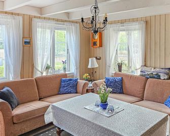 Lovely home in Farsund - Farsund - Stue