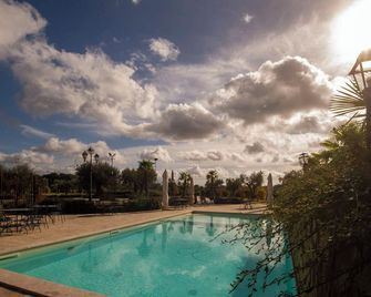 Borgo Sante Country House - Ponte Valleceppi - Piscina