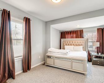 Updated Linden Home: Visit Nyc & Newark! - Linden - Bedroom