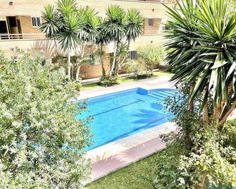 Apartbeach Nargam Next To The Beach And Pool - Vila-seca - Piscina