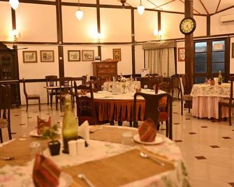 Banyan Grove - Jorhāt - Restaurante