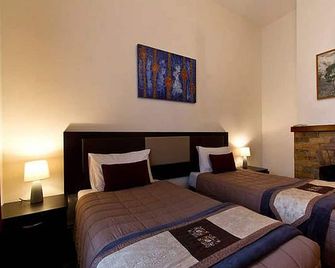 Christchurch City & Country Cottages - Brockworth Cottage - Christchurch - Bedroom