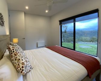 Eco Friendly Luxury Mountain Retreat - Lithgow - Bedroom