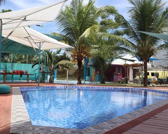 partylandia hostel - Panglao - Pool