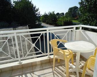 Lidra - Korinos - Balcon