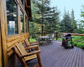 Warm and Cozy Cabin Rental for a Wilderness Escape in Anchor Point, Alaska - Anchor Point - Balcony