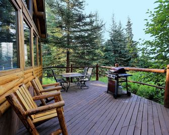 Warm and Cozy Cabin Rental for a Wilderness Escape in Anchor Point, Alaska - Anchor Point - Balcony