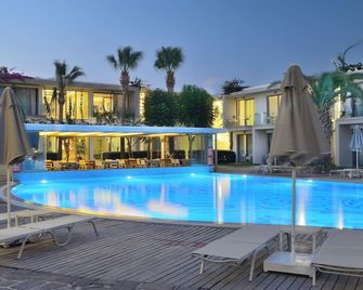 Lugga Boutique Hotel & Beach - Ortakent-Yahşi - Pool