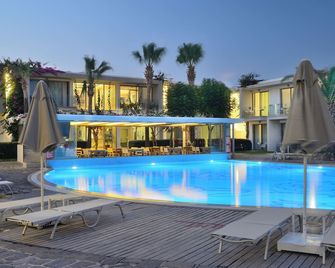 Lugga Boutique Hotel & Beach - Ortakent-Yahşi - Zwembad