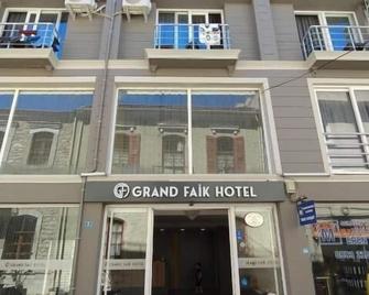 Grand Faik Hotel - Τσεσμέ - Κτίριο