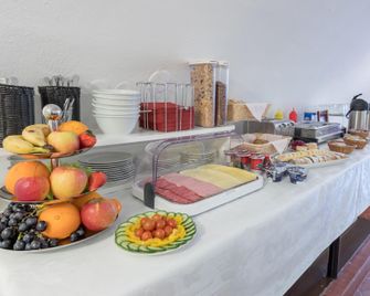 Hotel Celerin - Тельч - Buffet