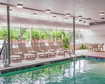 Quality Inn and Suites Germantown North - Germantown - Pool
