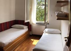 Large Apartment (3 bedrooms - 2 bathrooms), 50 meters from the beach - Santa Margherita Ligure - Bedroom