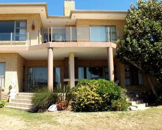 KINGKLIP 2 - 2bedr/2bathr apartment, BBQ, near shopping center and main beach - Kleinmond - Building