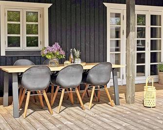 Vibrant Holiday Home in Grenå With Terrace - Grenaa - Spisestue