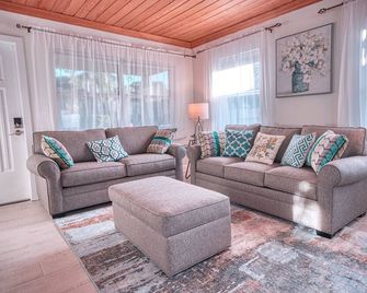 Turtle Cove Hot Tub/Heated Pool in Historic Delray - Delray Beach - Sala de estar