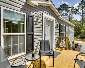 Charming Perry Home ~ 2 Mi to the Gulf! - Perry - Patio