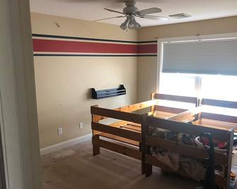 4 Bedroom House for Rent - Must bring some furniture - Exton - Dining room