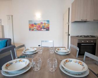 Central Suite Moniga - Moniga del Garda - Dining room