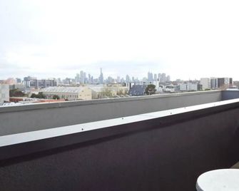 Hiigh Apartments - Melbourne - Balcony