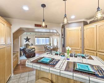 Kooskia Sanctuary with Patio, Fire Pit and Grill! - Kooskia - Dining room