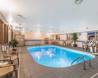 Baymont by Wyndham Fort Dodge - Fort Dodge - Uima-allas