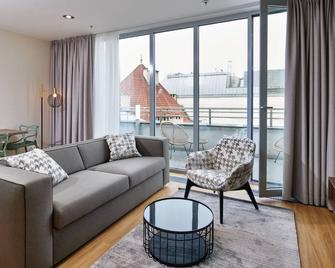 VN17 Rooftop Suites by Adrez - Prague - Living room