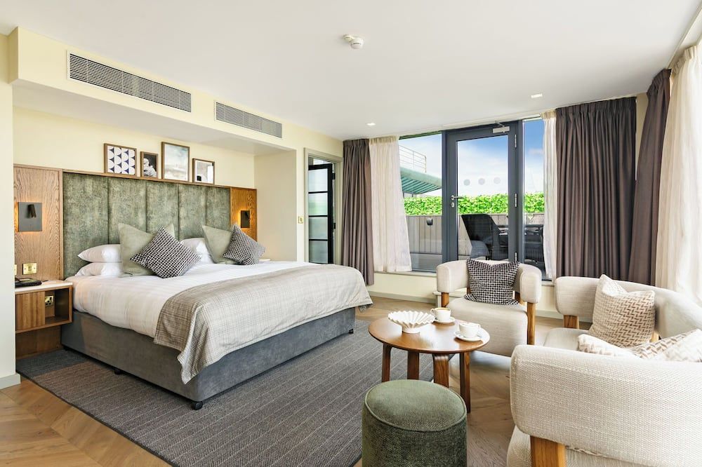 ذا جلاسهاوس