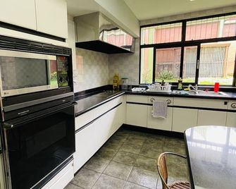The Rainier Bed & Breakfast - San José - Kitchen
