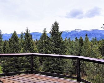 Classic Creekfront Cabins in the Montana Mountains! - Seeley Lake - Balcony