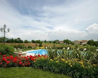 Holiday apartment Bedizzole for 1 - 2 persons with 1 bedroom - Farmhouse - Bedizzole - Piscina