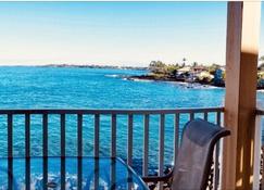 Sea Village 2nd floor Direct Oceanfront unit with extensive upgrades - Kailua-Kona - Vista del exterior