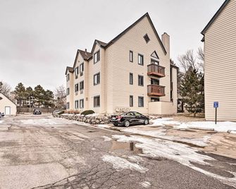 2 Blocks to Light Rail Denver Unit with Kitchenette - Greenwood Village - Building