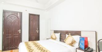 OYO 13314 Grand Almada Inn - Lucknow - Bedroom