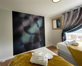 Hla - King Court Apartment 2 - Motherwell - Bedroom